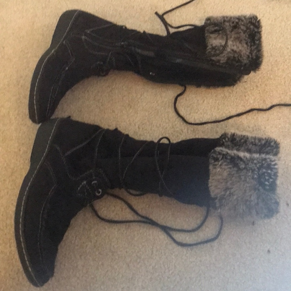 Boots with the fur